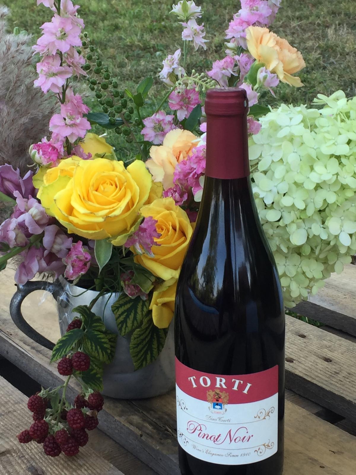 Pinot Noir tra i fiori