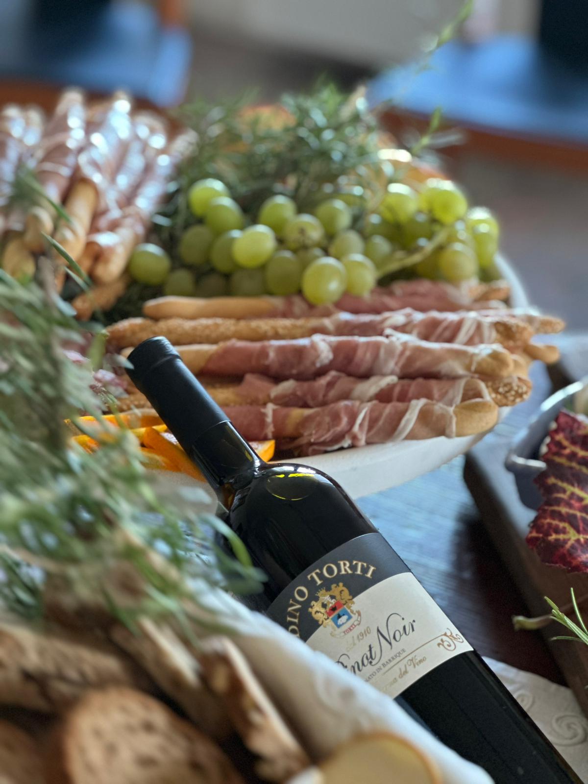 Grissini, crudo e Pinot Noir